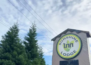 Sunshine Lodge hotel thumbnail 2