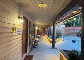Sunshine Lodge hotel thumbnail 7