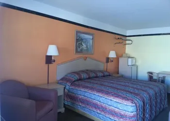 Tower Motel hotel thumbnail 7