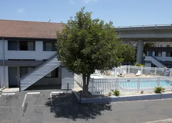 E-Z 8 Motel Old Town hotel thumbnail 5