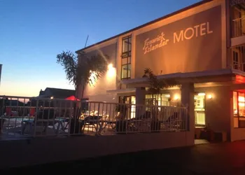 Fenwick Islander Motel hotel thumbnail 2