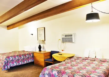 I-84 Motor Inn hotel thumbnail 2