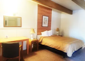I-84 Motor Inn hotel thumbnail 3