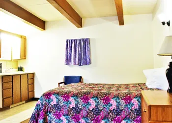 I-84 Motor Inn hotel thumbnail 5