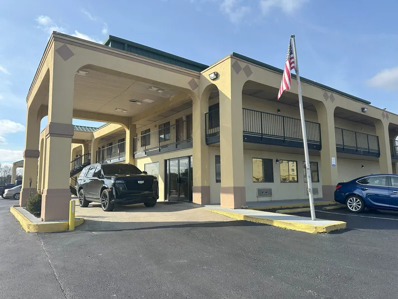 Econo Lodge Inn & Suites Southeast hotel detail image 2