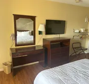 Econo Lodge Inn & Suites Southeast hotel detail image 7