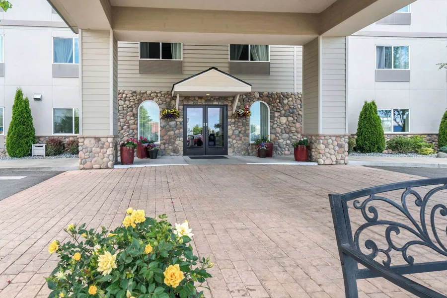 Quality Inn & Suites Sequim at Olympic National Park hotel detail image 2