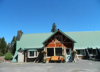 Eagle Crater Lake Inn hotel thumbnail 2