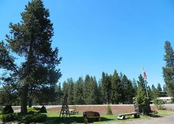 Eagle Crater Lake Inn hotel thumbnail 3