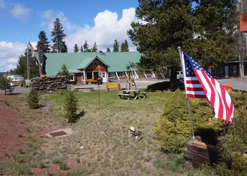 Eagle Crater Lake Inn hotel thumbnail 4