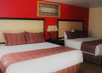 Eagle Crater Lake Inn hotel thumbnail 6