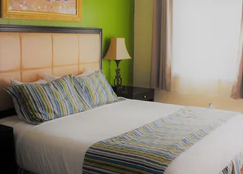 Eagle Crater Lake Inn hotel thumbnail 8