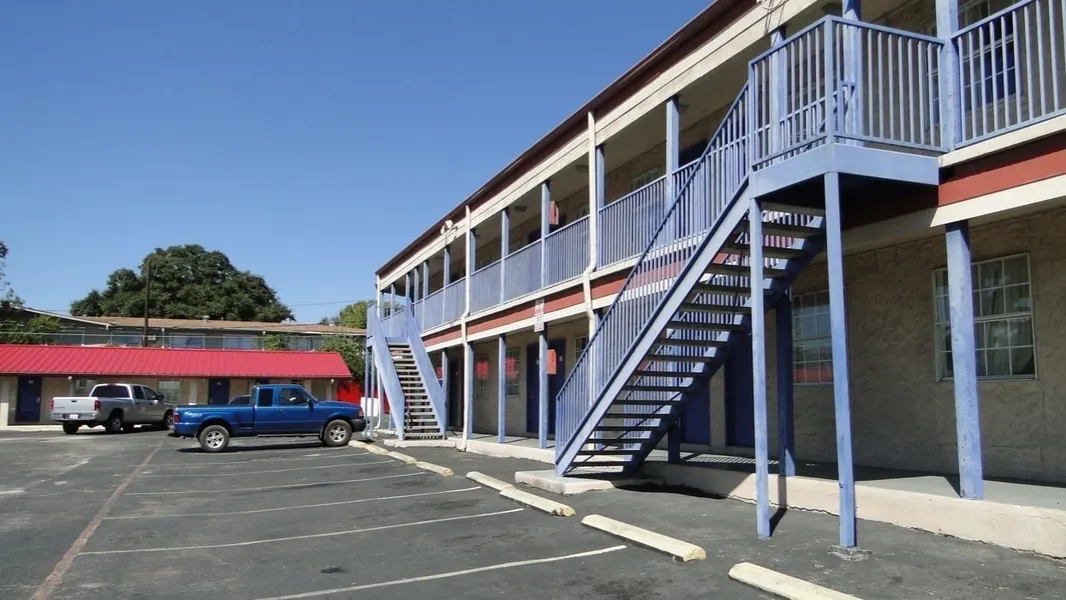 Deluxe Inn hotel detail image 2