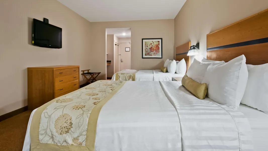 Best Western Plus Chateau Inn Sylvan Lake hotel detail image 6