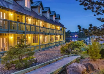Canadian Princess Lodge & Marina hotel thumbnail 3