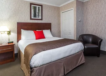 Ramada by Wyndham Timmins hotel thumbnail 4