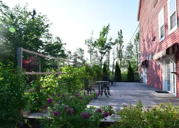 Auberge Wild Rose Inn hotel thumbnail 3