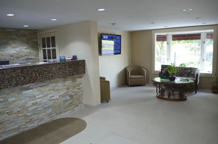 Super 8 by Wyndham Gananoque/Country Squire Resort hotel detail image 6
