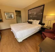 Super 8 by Wyndham Gananoque/Country Squire Resort hotel detail image 7