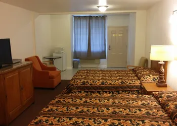 Country Regency Inn & Suites hotel thumbnail 8