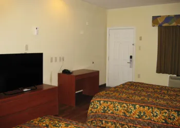 Scottish Inn and Suites hotel thumbnail 8
