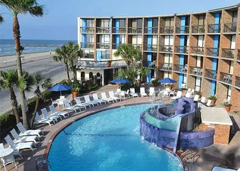 Commodore On The Beach hotel thumbnail 2