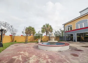 Baymont by Wyndham Houston North hotel thumbnail 8