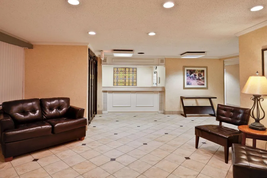 La Quinta Inn & Suites by Wyndham Tampa Fairgrounds - Casino hotel detail image 6