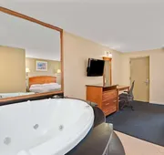 Super 8 by Wyndham Milford/New Haven hotel detail image 4
