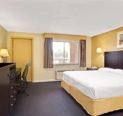 Super 8 by Wyndham Milford/New Haven hotel detail image 7