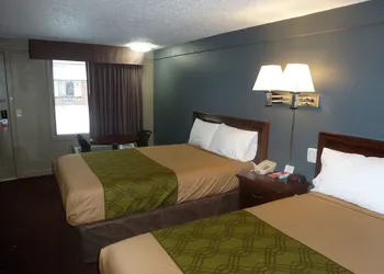 Econo Lodge Pittsburgh I-79 hotel thumbnail 8