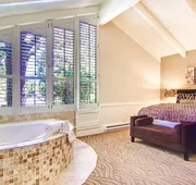 Carriage House Inn hotel detail image 7
