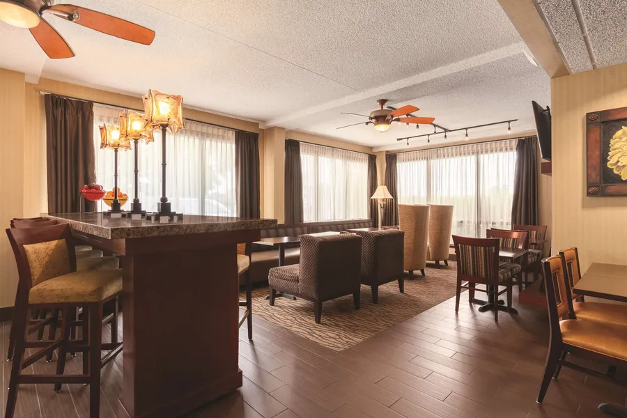 Hampton Inn Des Moines-Airport hotel detail image 6