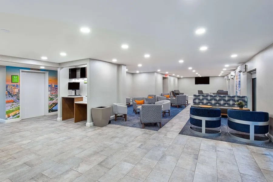 La Quinta Inn & Suites by Wyndham Nashville Airport hotel detail image 6