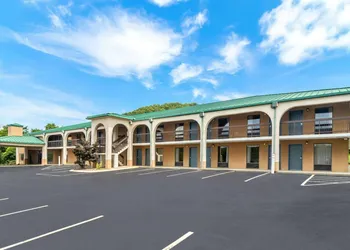 Quality Inn Russellville hotel thumbnail 2