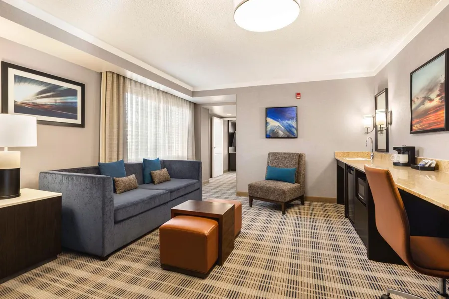 Embassy Suites by Hilton Kansas City Overland Park hotel detail image 6