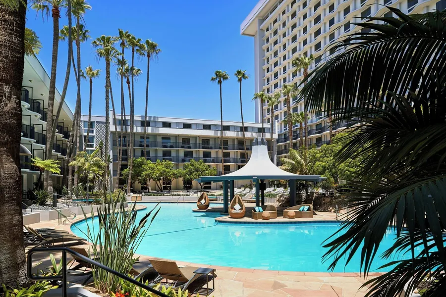Los Angeles Airport Marriott hotel detail image 2
