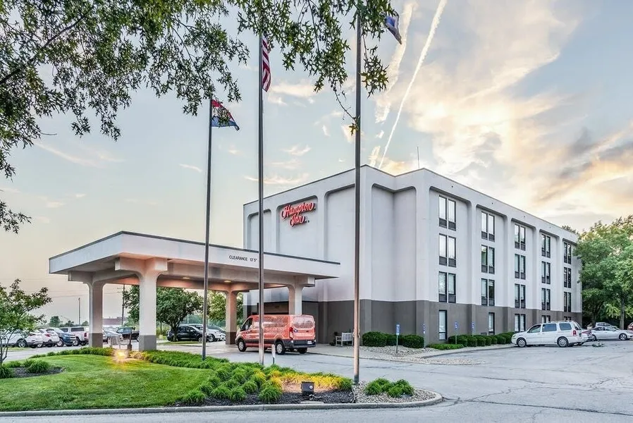 Hampton Inn Kansas City-Airport hotel detail image 2