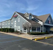 Econo Lodge & Suites Grand Rapids Airport hotel detail image 3