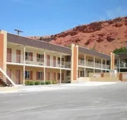 Economy Inn & Suites hotel detail image 3