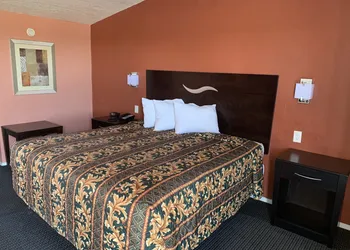Royal inn hotel thumbnail 3