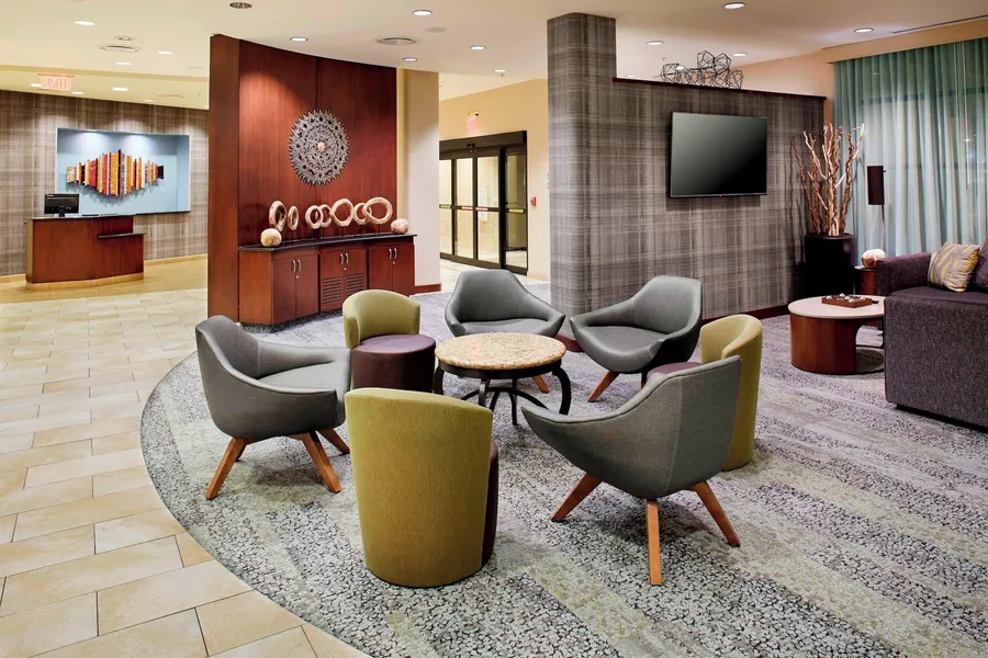 Courtyard by Marriott Hamilton hotel detail image 2
