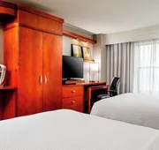 Courtyard by Marriott Hamilton hotel detail image 5