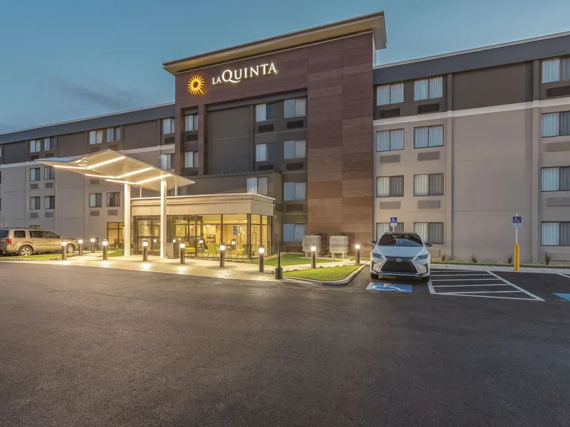 La Quinta Inn & Suites by Wyndham Salem NH hotel detail image 2