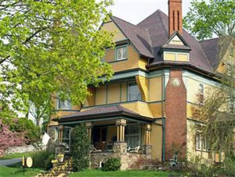 The Queen, A Victorian Bed & Breakfast hotel detail image 2