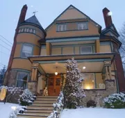 The Queen, A Victorian Bed & Breakfast hotel detail image 4