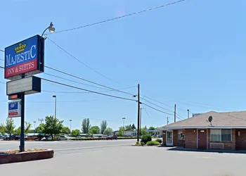 Majestic Inn And Suites hotel thumbnail 2