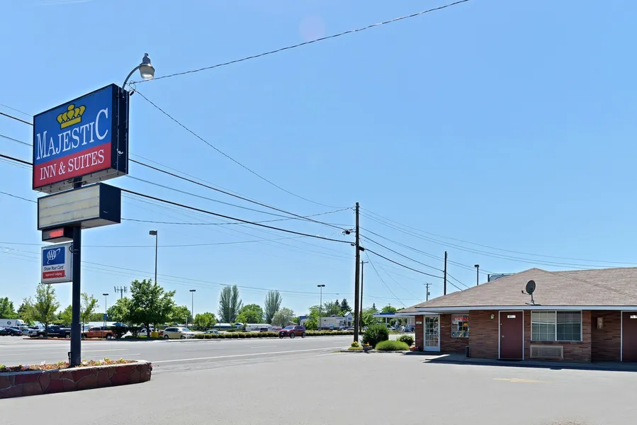 Majestic Inn And Suites hotel detail image 2