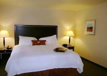 Hampton Inn By Hilton And Suites Roseville hotel thumbnail 2