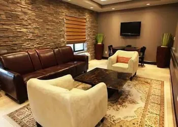 Hampton Inn By Hilton And Suites Roseville hotel thumbnail 4